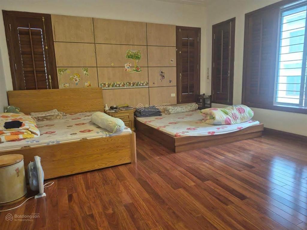 Bán nhà phân lô hoàng cầu, mặt tiền 8m, gara ô tô, vài bước chân ra hồ, vườn hoa 1/6.