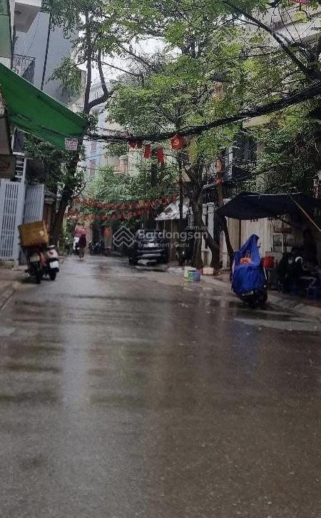Bán nhà phân lô hoàng cầu, mặt tiền 8m, gara ô tô, vài bước chân ra hồ, vườn hoa 1/6.