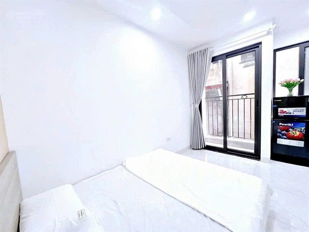 Bán tòa 7 tầng thang máy, 2 mặt thoáng ô tô đỗ cách 5m, 16 phòng full đồ dòng tiền 90tr/tháng.