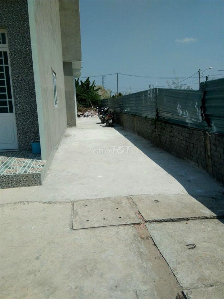 Bán nhà Long Hậu dtsd 140m, xây làm 2 căn, cạnh SG Village, T&T 