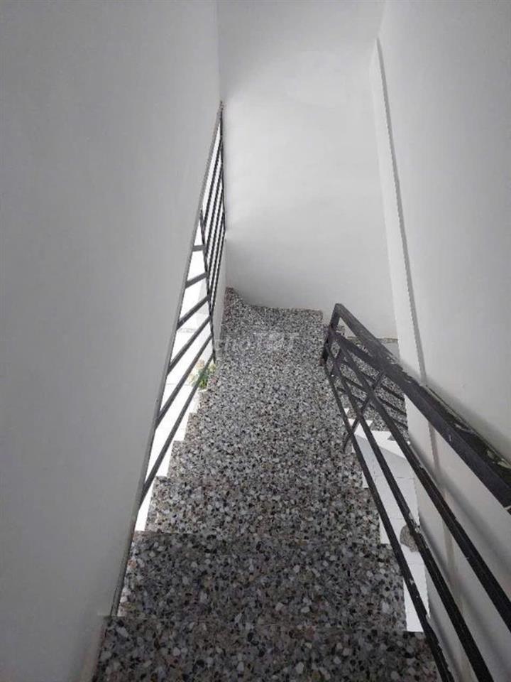 Bán nhà Long Hậu dtsd 140m, xây làm 2 căn, cạnh SG Village, T&T 