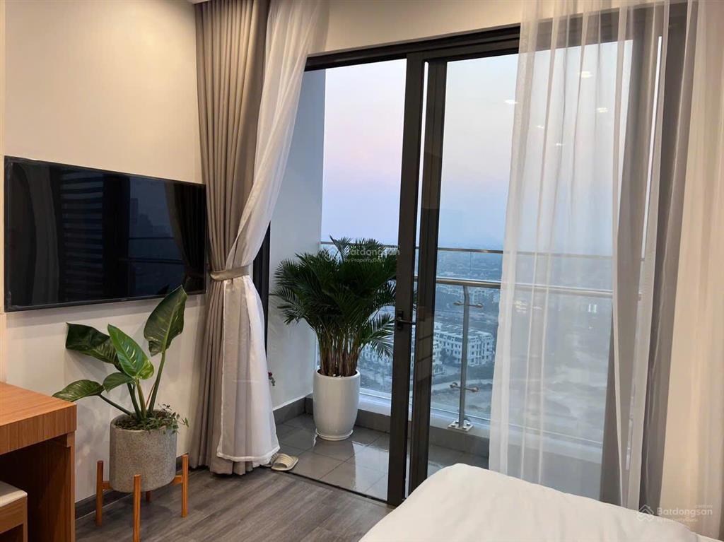 Chính chủ cho thuê căn hộ studio 32m2 full nội thất cao cấp từ 6,5 tr/th vinhomes smart city