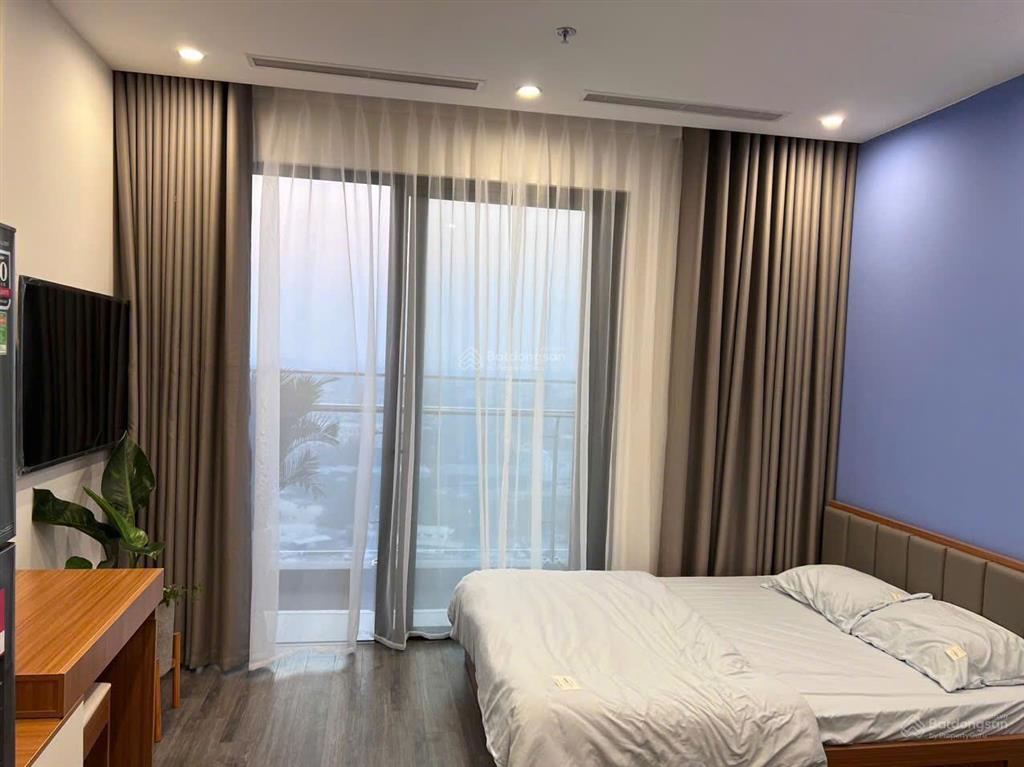 Chính chủ cho thuê căn hộ studio 32m2 full nội thất cao cấp từ 6,5 tr/th vinhomes smart city