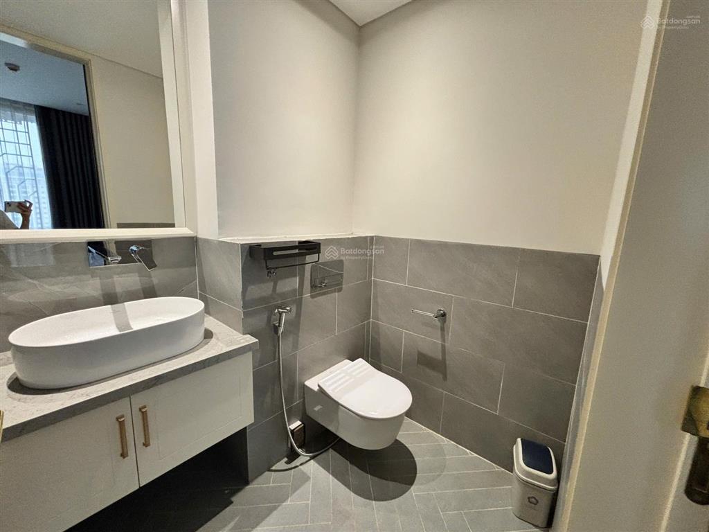 Cho thuê gấp căn hộ 3pn, 2wc, epic tower, 19 duy tân, 93m2, 38 triệu vnd