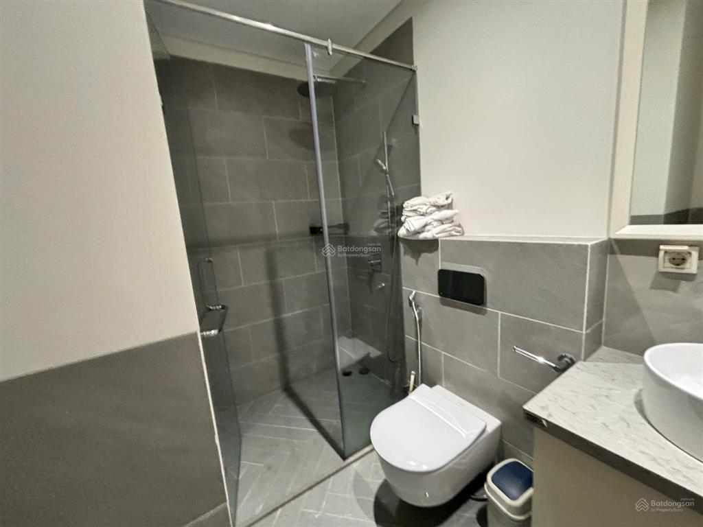 Cho thuê cc epic tower, 19 duy tân, 37 triệu, 93m2, 3pn, 2wc, view đẹp, tốt