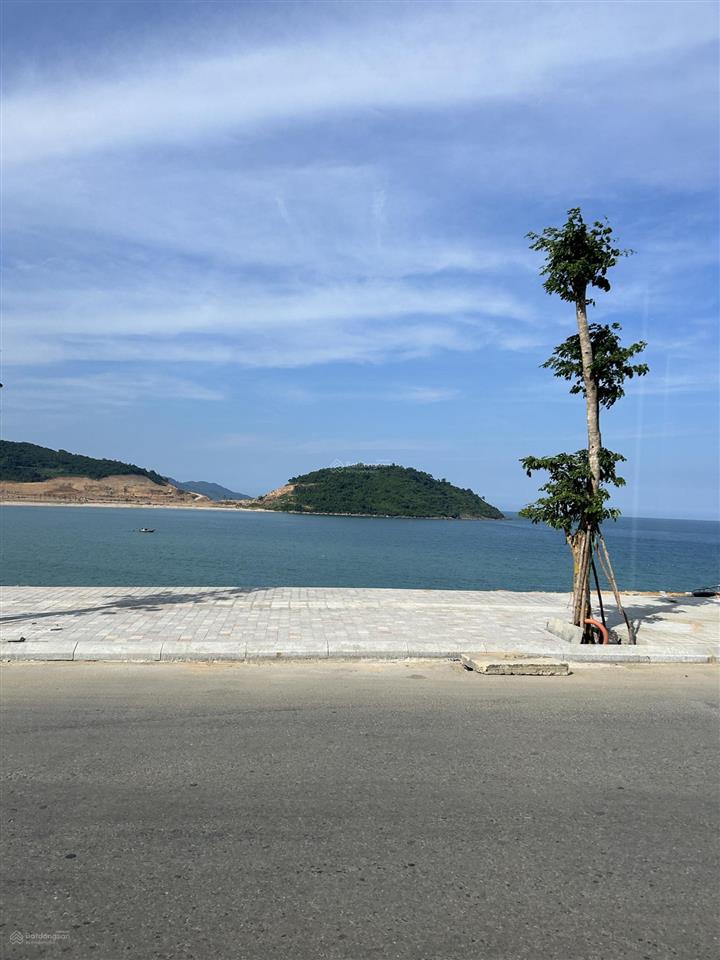 Bán căn liền kề đường sóng vịnh 10  21 , cạnh căn góc, sát biển, dự án vinhomes hải vân bay
