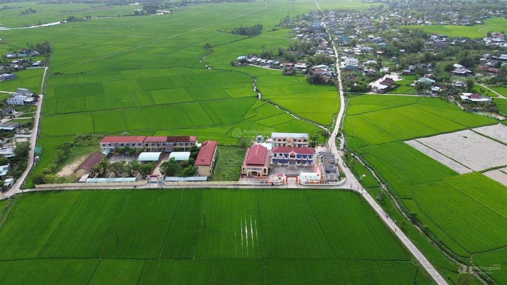 Chú 8 con cần bán 4 lô nam hội an( tp. đà nẵng) đường thông ngay sông  160m2 ful thổ cư, ngang 6m.