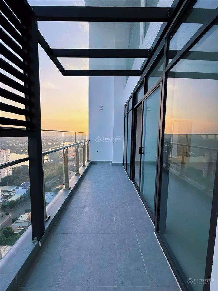 Duplex penthouse 2 tầng, giá 8.99 tỷ  156.86m2, 2 ban công, view biển đông nam, 3pn, 2 phòng khách
