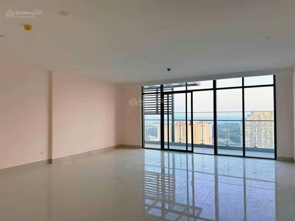 Duplex penthouse 2 tầng, giá 8.99 tỷ  156.86m2, 2 ban công, view biển đông nam, 3pn, 2 phòng khách