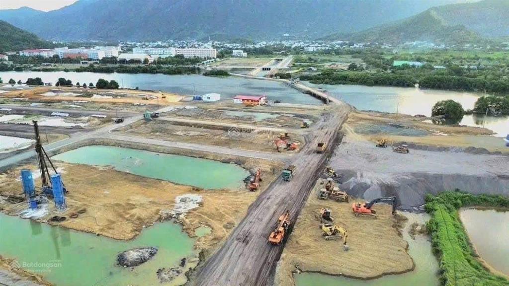 Một trong số ít căn nhà phố cạnh công viên liền kề sông và khu villa  chỉ hơn 12 tỷ sở hữu