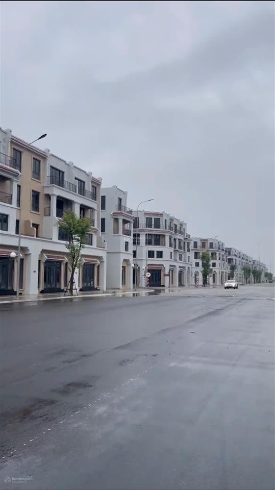 Cho thuê liền kề xẻ khe 136m2 mặt đại lộ ban mai