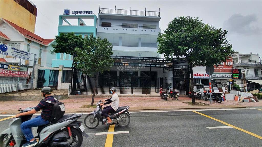 Tòa nhà 4 tầng mặt tiền phạm văn đồng cực víp giảm giá để bán trước tết