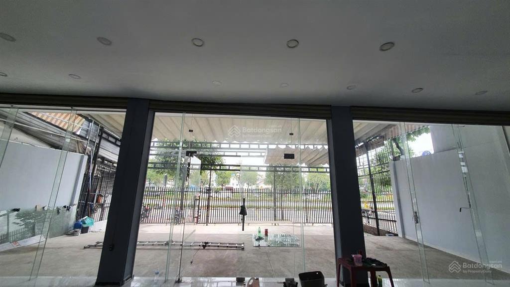 Tòa nhà 4 tầng mặt tiền phạm văn đồng cực víp giảm giá để bán trước tết