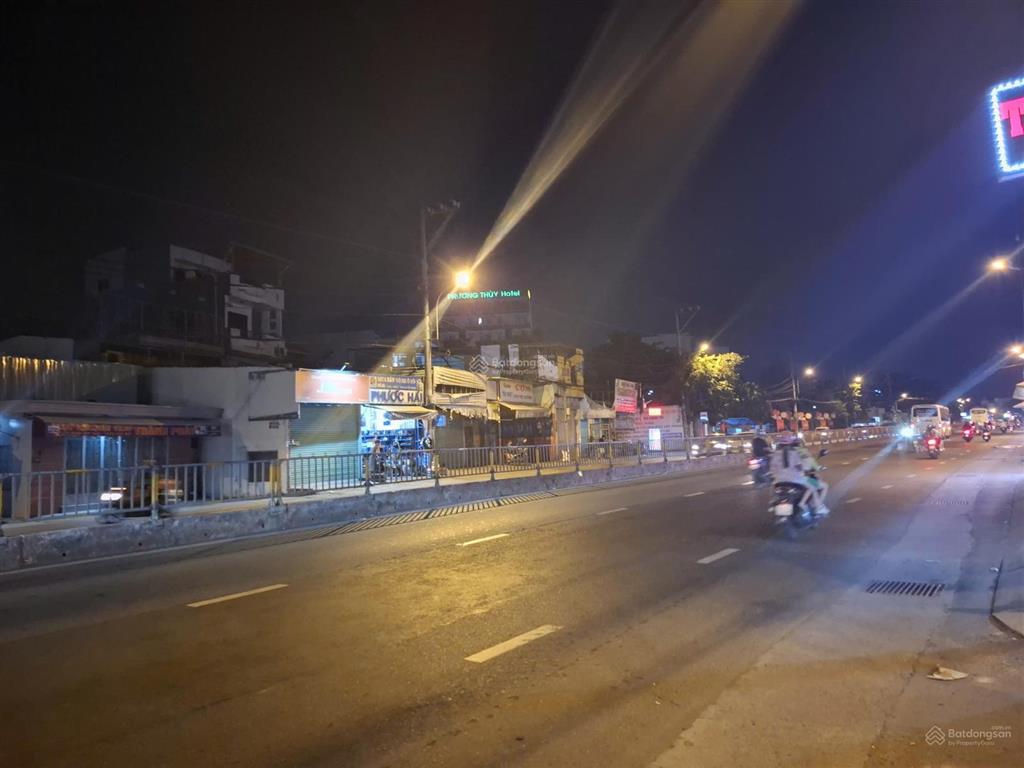 Bán lô đất 2 mặt tiền quốc lộ 13 ngay cổng vạn phúc city