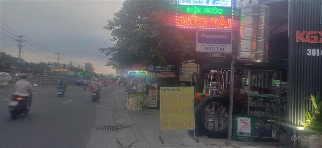 Bán lô đất 2 mặt tiền quốc lộ 13 ngay cổng vạn phúc city