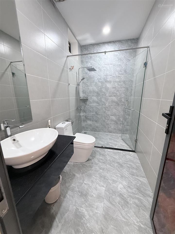 Cho thuê nhà nguyên căn đường thích quảng đức ( vcn phước hải )