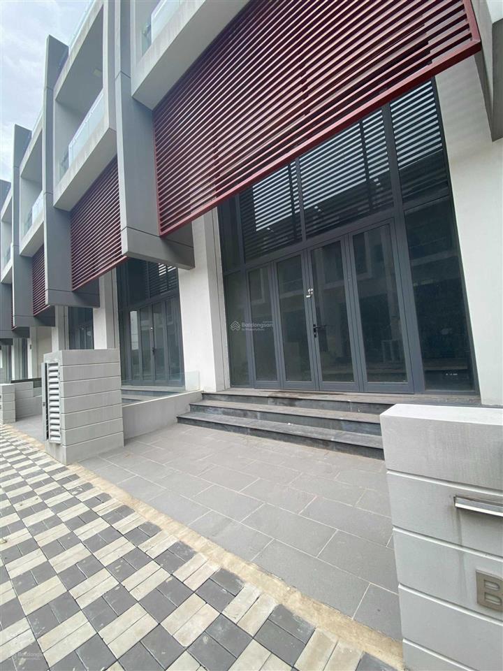 Bán nhanh nhà phố kinh doanh 100m2, giá 11.5 tỷ.  0939 968 ***