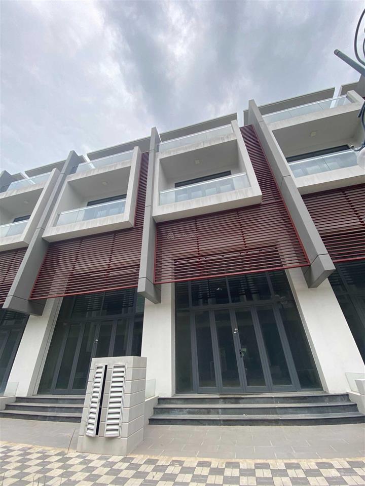 Bán nhanh nhà phố kinh doanh 100m2, giá 11.5 tỷ.  0939 968 ***