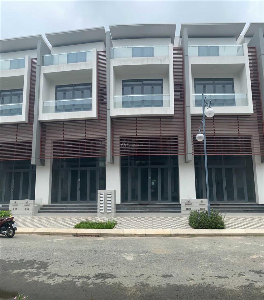 Bán nhanh nhà phố kinh doanh 100m2, giá 11.5 tỷ.  0939 968 ***