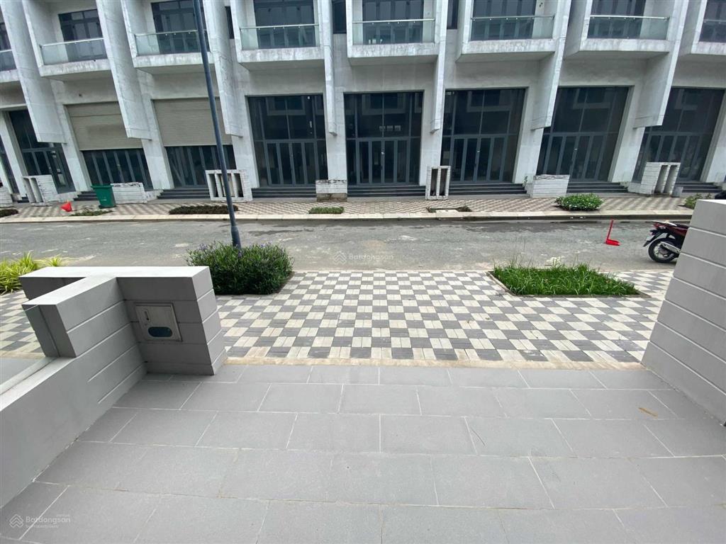 Bán nhanh nhà phố kinh doanh 100m2, giá 11.5 tỷ.  0939 968 ***