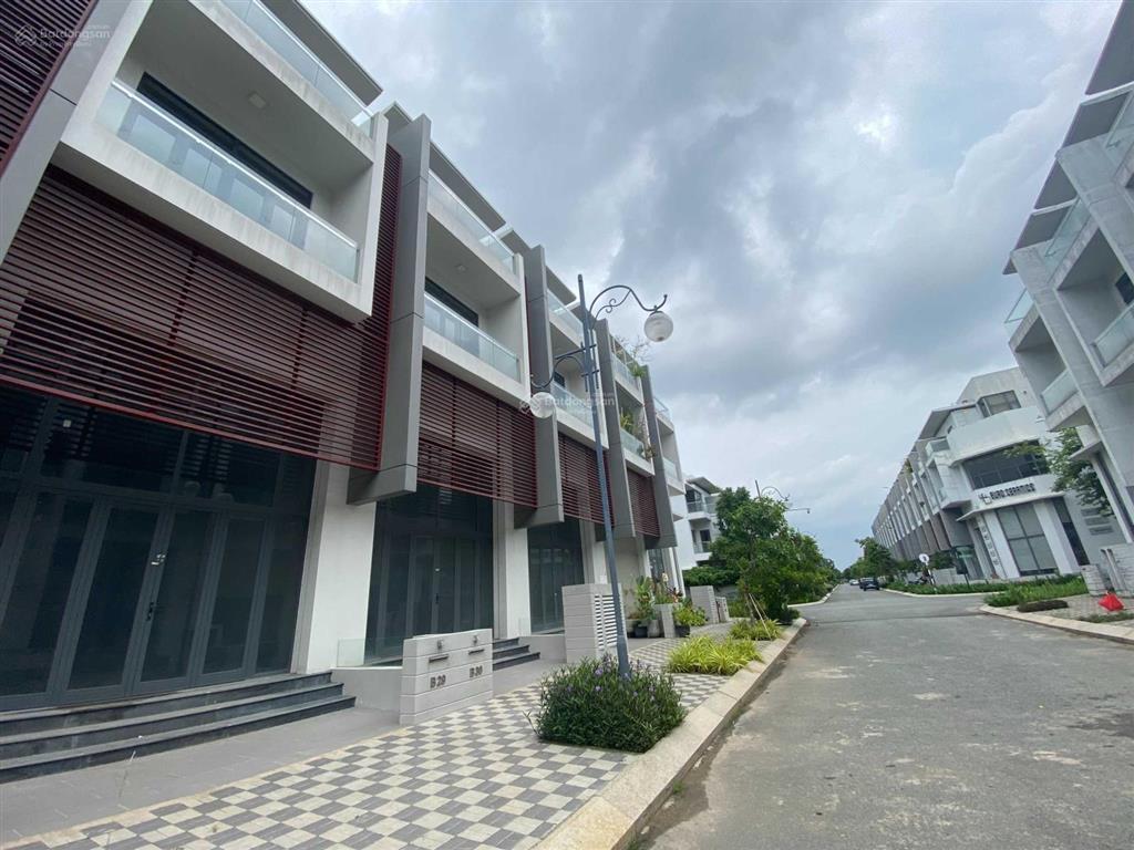 Bán nhanh nhà phố kinh doanh 100m2, giá 11.5 tỷ.  0939 968 ***