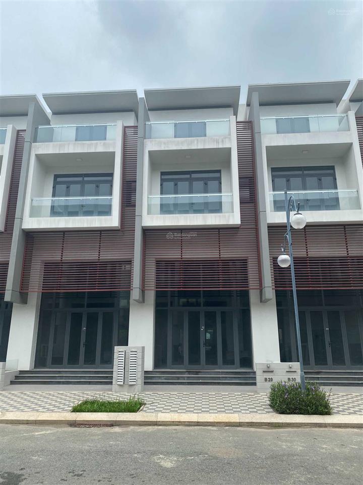 Bán nhanh nhà phố kinh doanh 100m2, giá 11.5 tỷ.  0939 968 ***