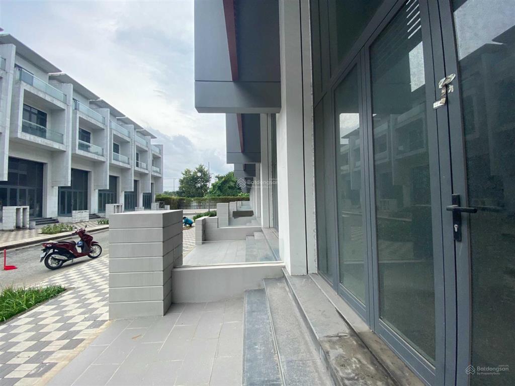 Bán nhanh nhà phố kinh doanh 100m2, giá 11.5 tỷ.  0939 968 ***