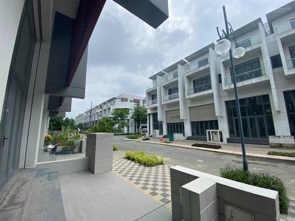 Bán nhanh nhà phố kinh doanh 100m2, giá 11.5 tỷ.  0939 968 ***