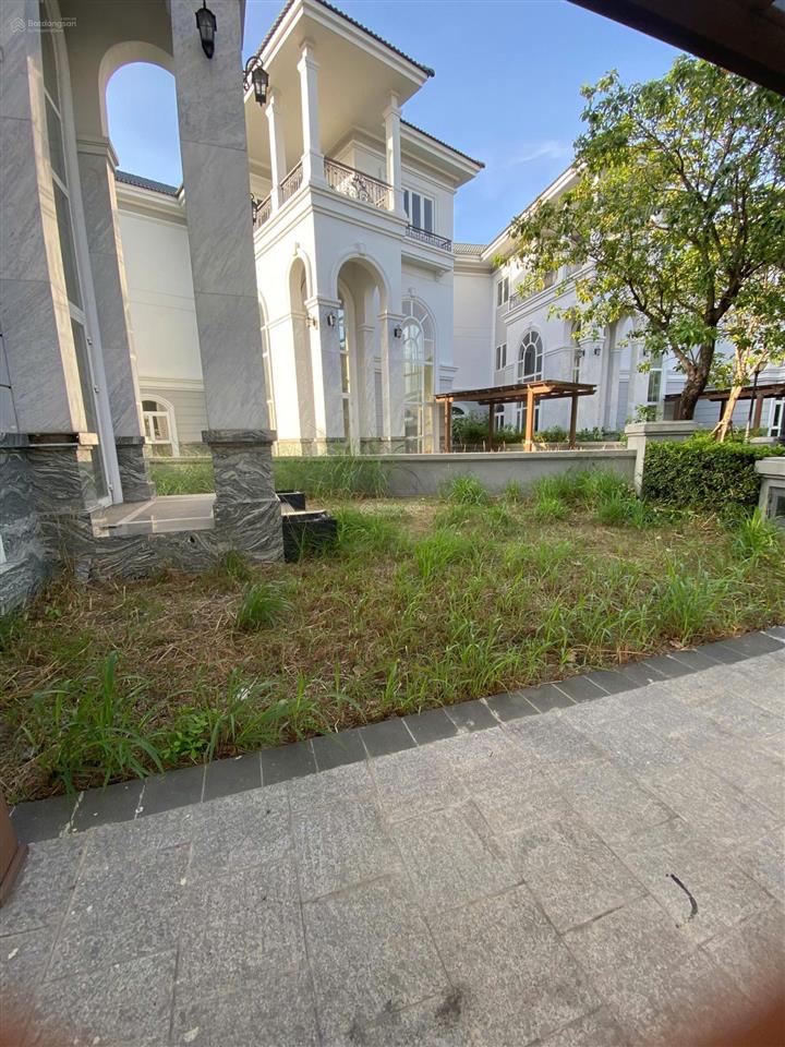 Bán biệt thự đơn lập sol villas dt 264m2 giá 31 33 tỷ. duy nhất  0939 968 ***