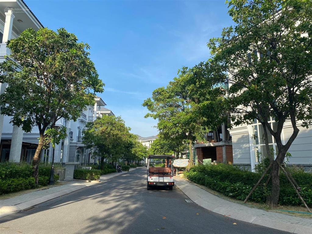 Bán biệt thự đơn lập sol villas dt 264m2 giá 31 33 tỷ. duy nhất  0939 968 ***