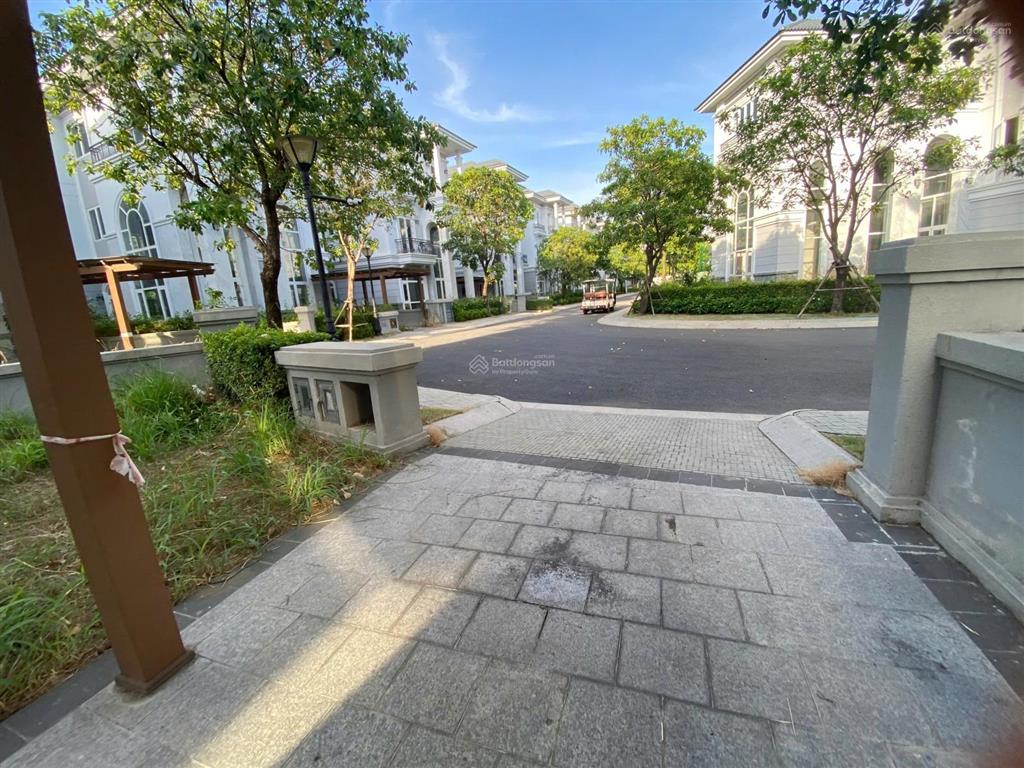 Bán biệt thự đơn lập sol villas dt 264m2 giá 31 33 tỷ. duy nhất  0939 968 ***