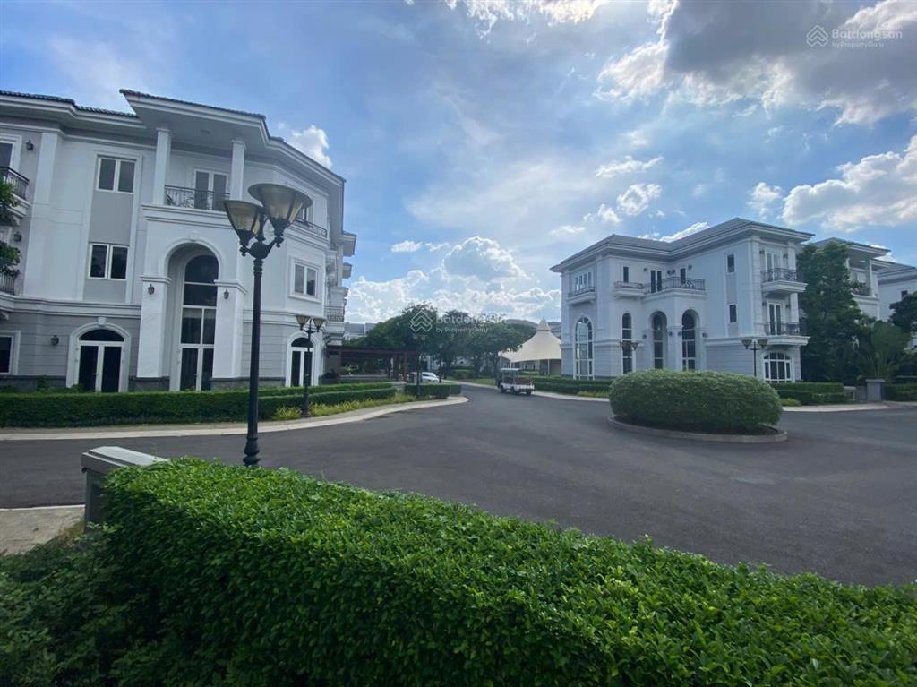 Duy nhất căn góc sol villas 187m2 giá 22.5 tỷ, sổ hồng riêng.  0939 968 ***