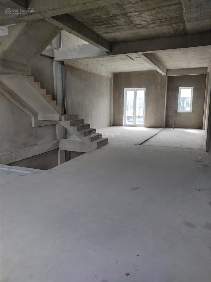 Nhà thô liền kề 120m2 giá 13,5 tỷ. sổ hồng sẵn.  0939 968 ***
