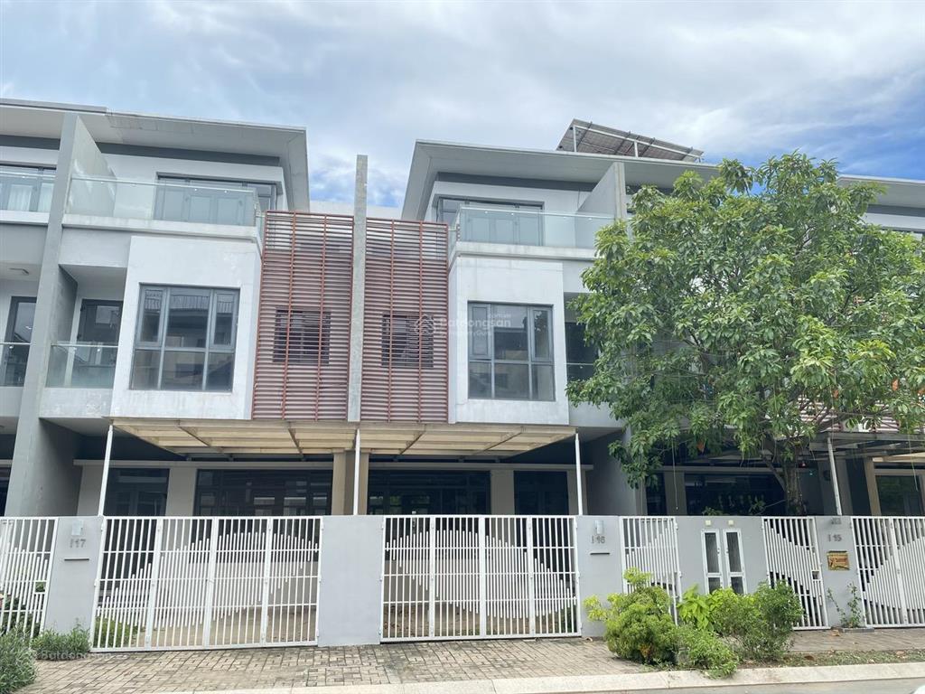 Nhà thô liền kề 120m2 giá 13,5 tỷ. sổ hồng sẵn.  0939 968 ***