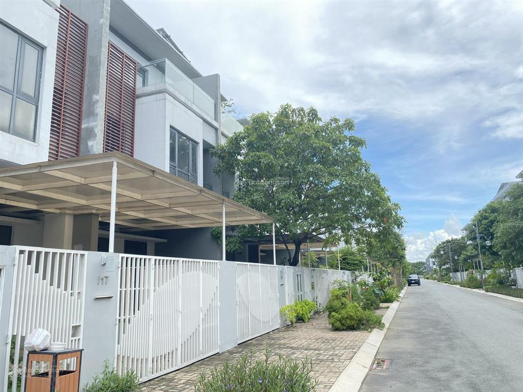 Nhà thô liền kề 120m2 giá 13,5 tỷ. sổ hồng sẵn.  0939 968 ***