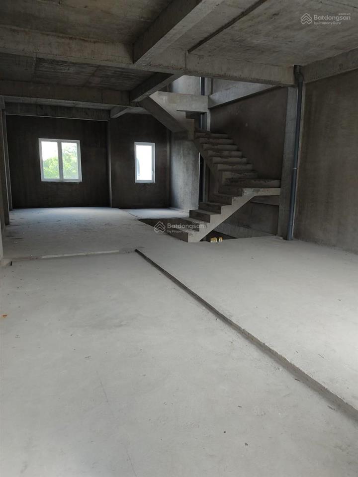 Nhà thô liền kề 120m2 giá 13,5 tỷ. sổ hồng sẵn.  0939 968 ***