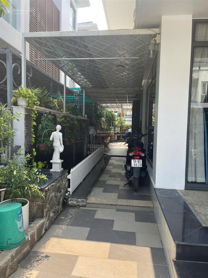 Biệt thự song lâp phố đông, 190m2 nội thất hiện đại giá 23 tỷ, hướng đn.  0939 968 ***