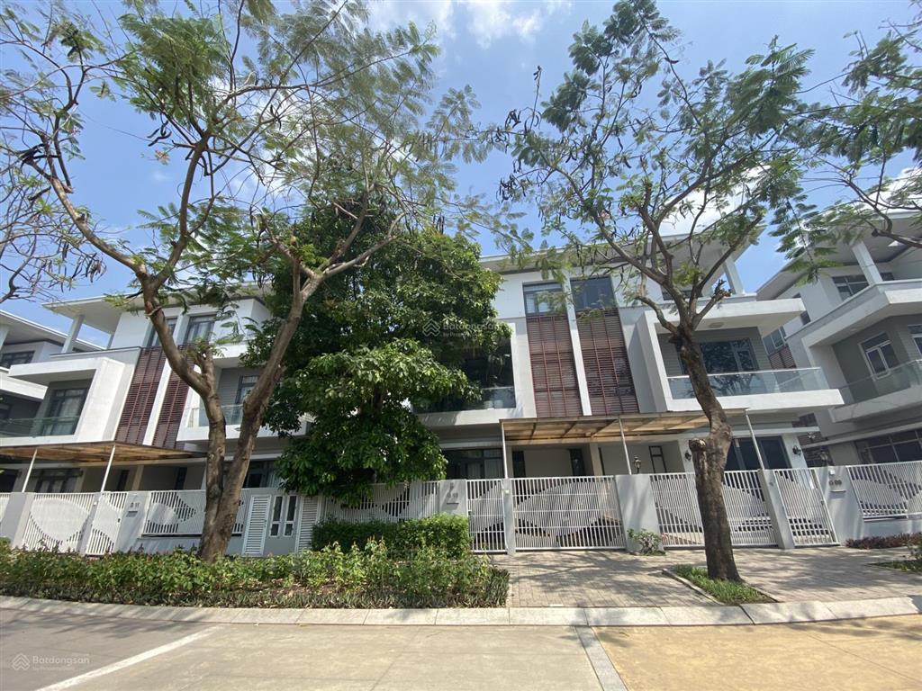 Biệt thự song lâp phố đông, 190m2 nội thất hiện đại giá 23 tỷ, hướng đn.  0939 968 ***
