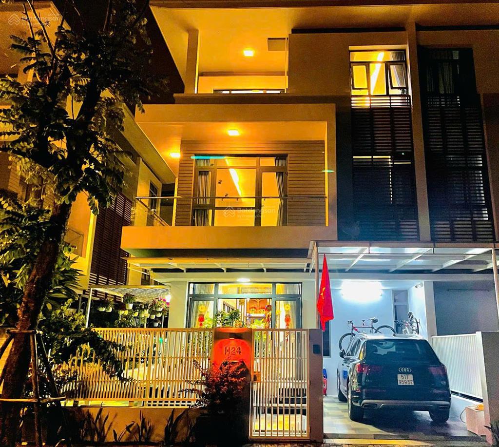 Biệt thự song lâp phố đông, 190m2 nội thất hiện đại giá 23 tỷ, hướng đn.  0939 968 ***