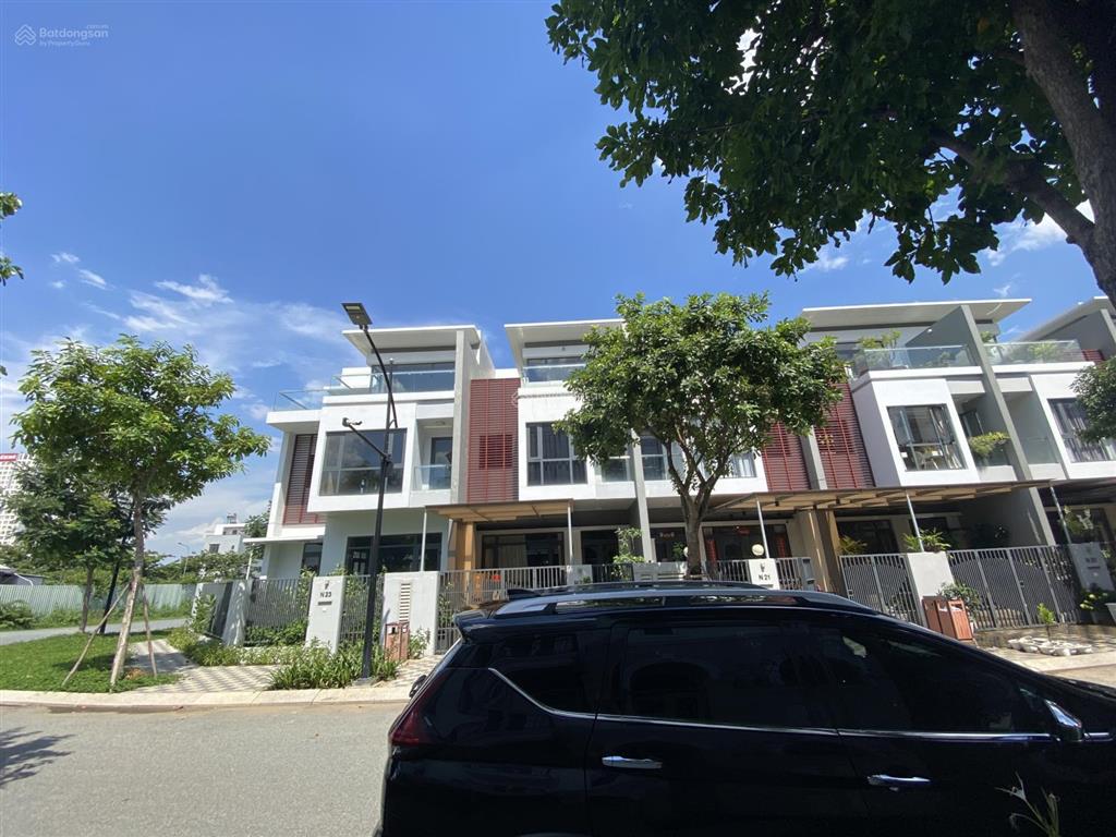 Nhà liền kề 120m2 giá 15.8 tỷ, nt tân cổ điển sang trọng. khu an ninh yên tĩnh.  0939 968 ***
