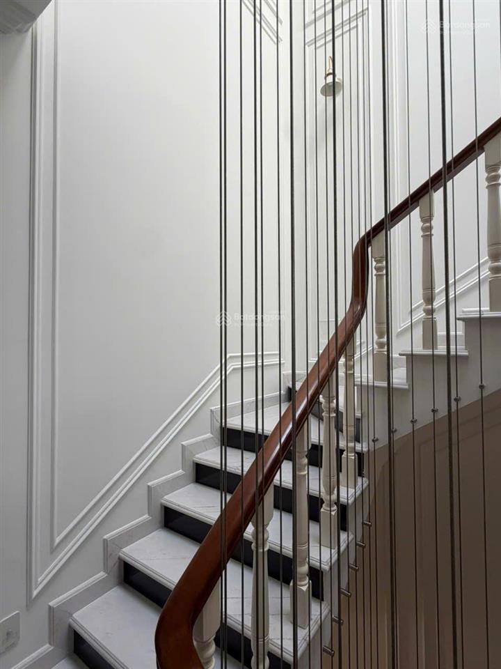 Nhà liền kề 120m2 giá 15.8 tỷ, nt tân cổ điển sang trọng. khu an ninh yên tĩnh.  0939 968 ***