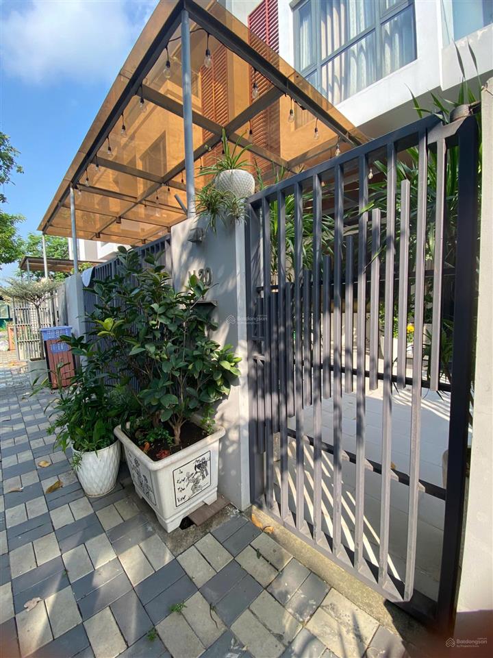 Nhà liền kề 120m2 giá 15.8 tỷ, nt tân cổ điển sang trọng. khu an ninh yên tĩnh.  0939 968 ***