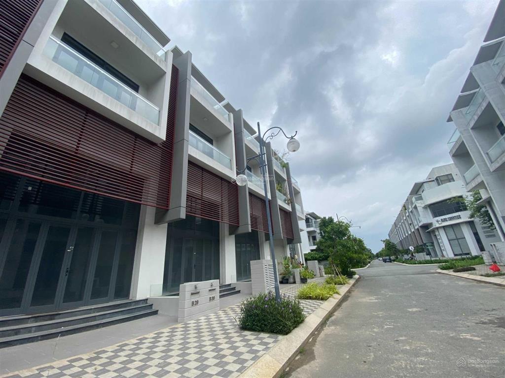 Bán nhanh nhà phố kinh doanh 100m2, giá 11.5 tỷ.  0939 968 ***