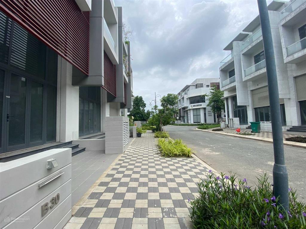 Bán nhanh nhà phố kinh doanh 100m2, giá 11.5 tỷ.  0939 968 ***