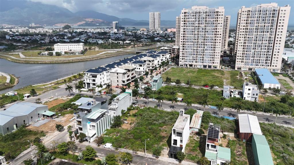 Sụp hầm lô lakeside đường 5,5m đường trung lập 16 giá siêu rẻ chỉ 3,4tỷ/100m2