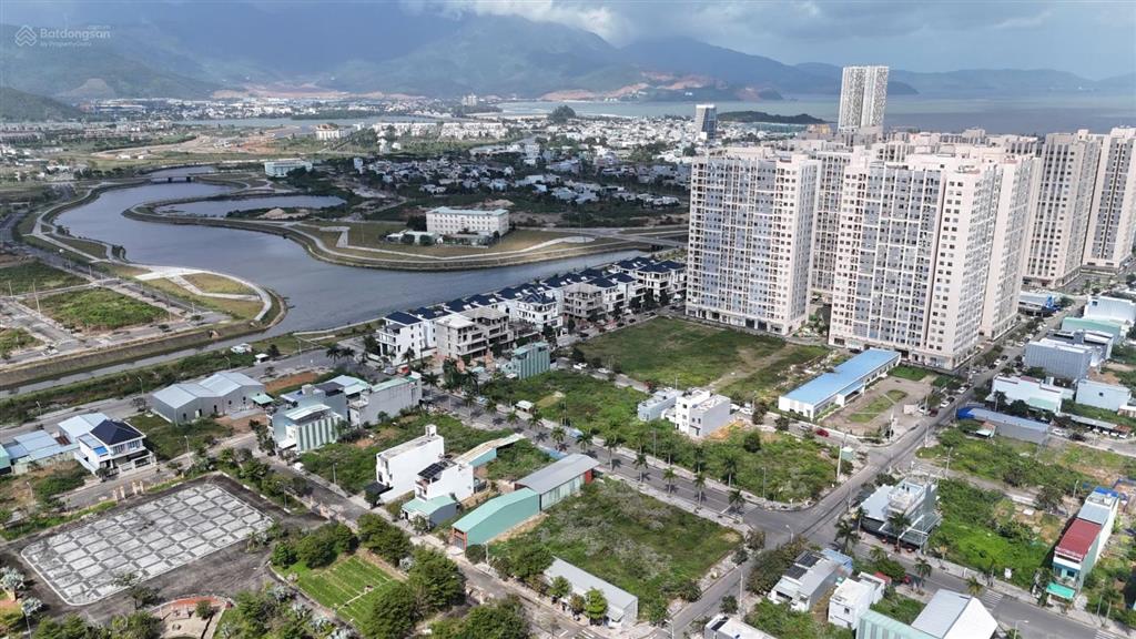 Sụp hầm lô lakeside đường 5,5m đường trung lập 16 giá siêu rẻ chỉ 3,4tỷ/100m2