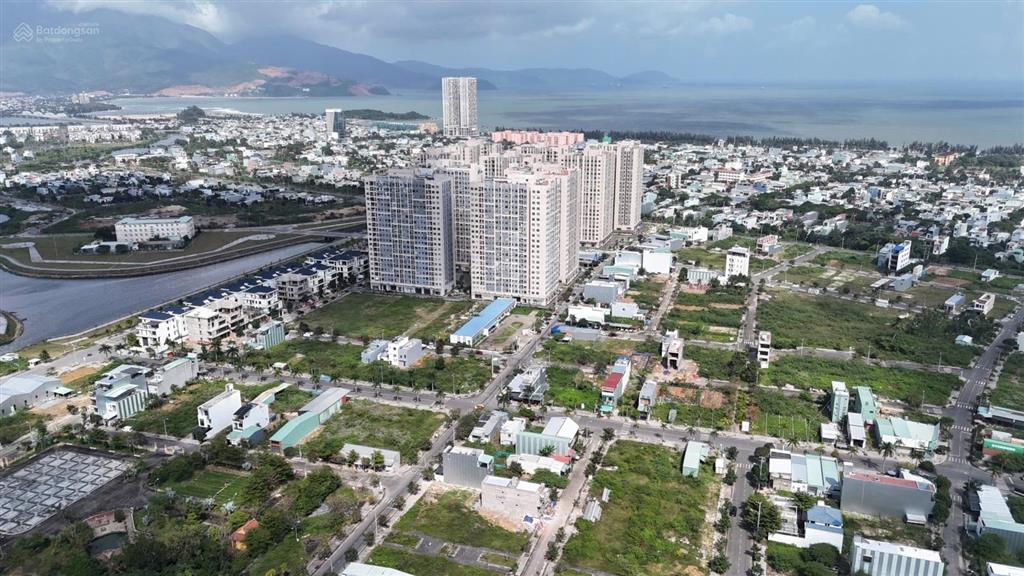 Sụp hầm lô lakeside đường 5,5m đường trung lập 16 giá siêu rẻ chỉ 3,4tỷ/100m2
