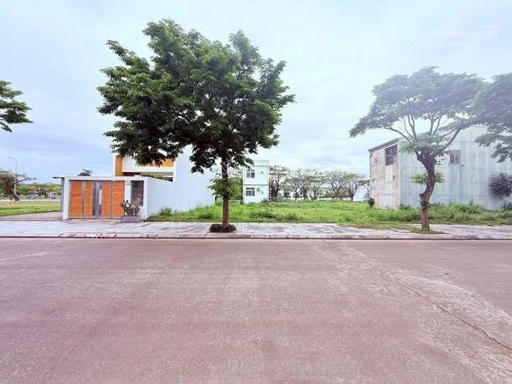 Chính chủ cần bán lô a1 golden hills đường 7,5m, giá tốt dự án, hiện tại khu dân cư sầm uất
