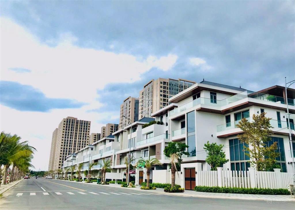 Cần bán biệt thự đơn lập lakeside đường 15m view kênh sổ sẵn cá nhân view thoáng đẹp 300m2