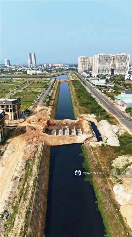 Chính chủ bán lô đất nền lakeside đường trung lập 4 đối diện công viên sạch đẹp thoáng giá sụp hầm